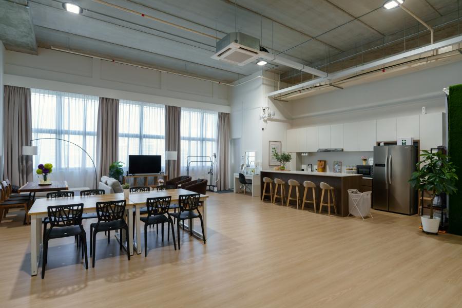 Cyclorama and Kitchen Studio at DANAMIC in Singapore